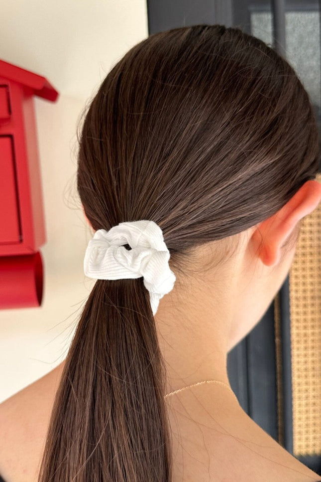 Basic Scrunchie - White